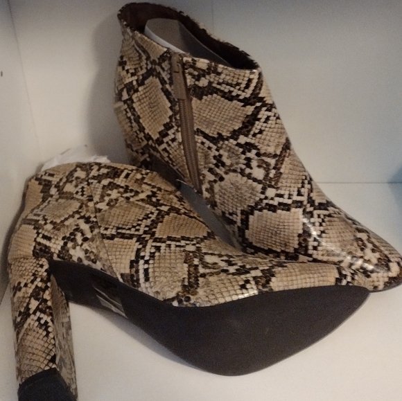 Faux Snakeskin Almond Toe Block Heel Tailored Ankle Bootie - Picture 3 of 7